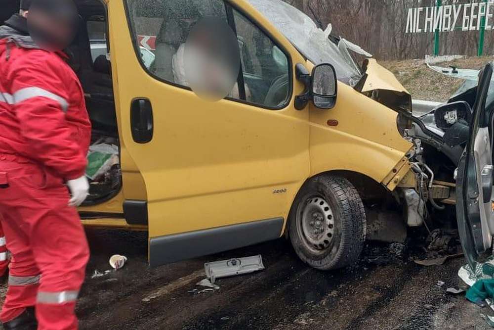 1 загиблий і 8 травмованих внаслідок жахливої автотрощі під Самбором на Львівщині