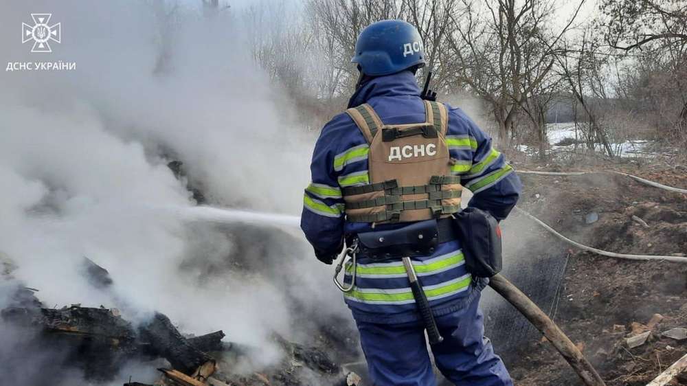 Росіяни обстріляли Сумщину: у будинку згоріла родина з 5 людей
