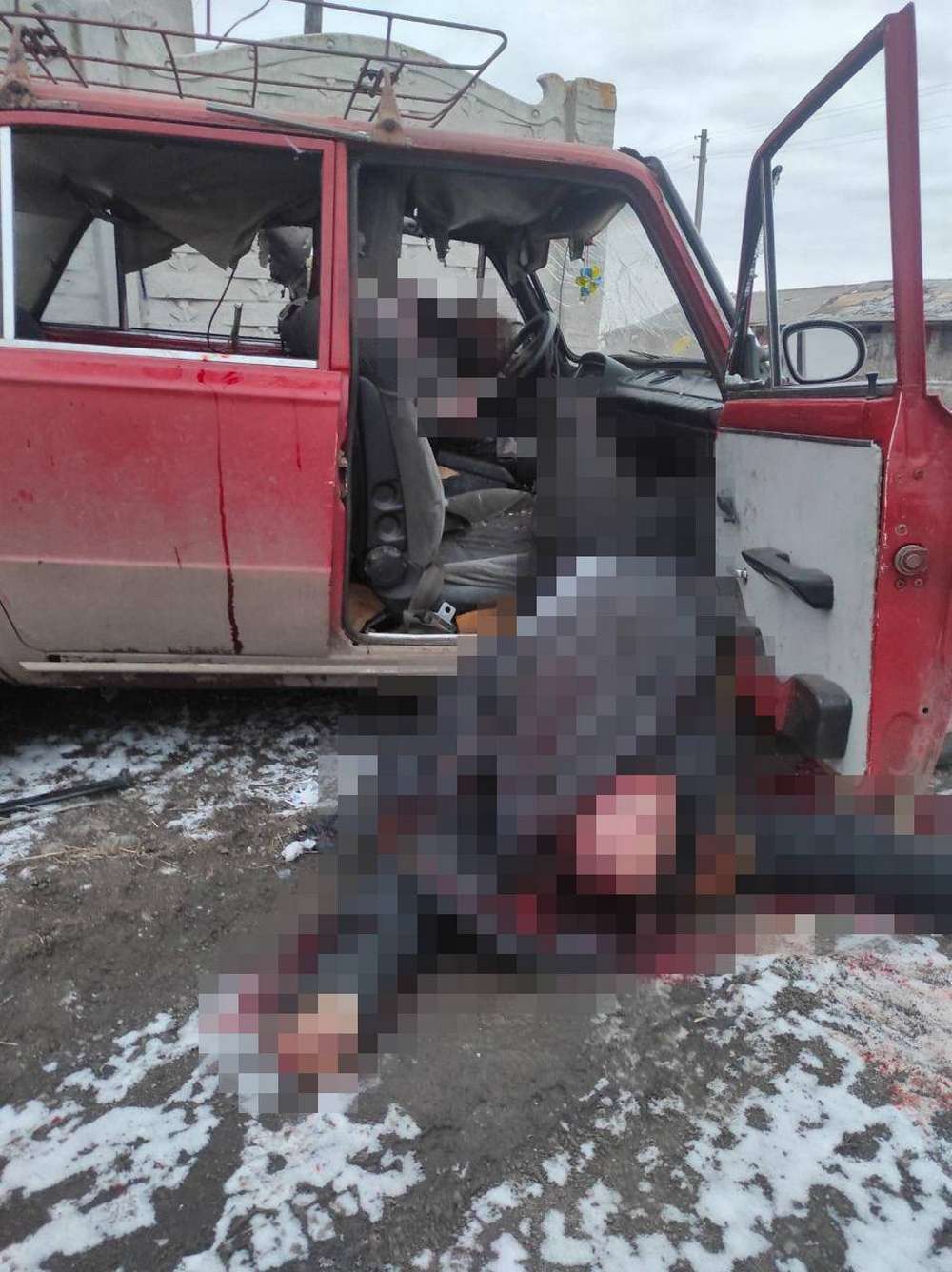 На Харківщині ворожий дрон поцілив у автівку: є загиблі і поранена