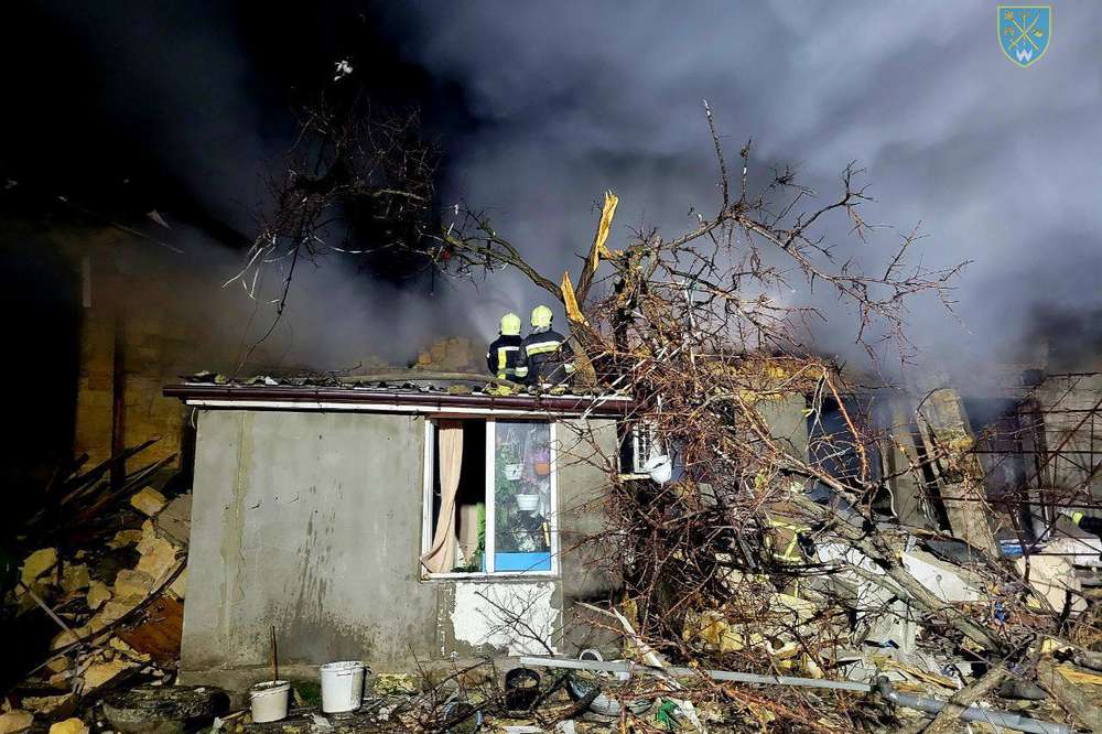 Повітряна атака в ніч на 23 лютого: є жертви і постраждалі, виникли пожежі – все, що відомо (фото, відео)