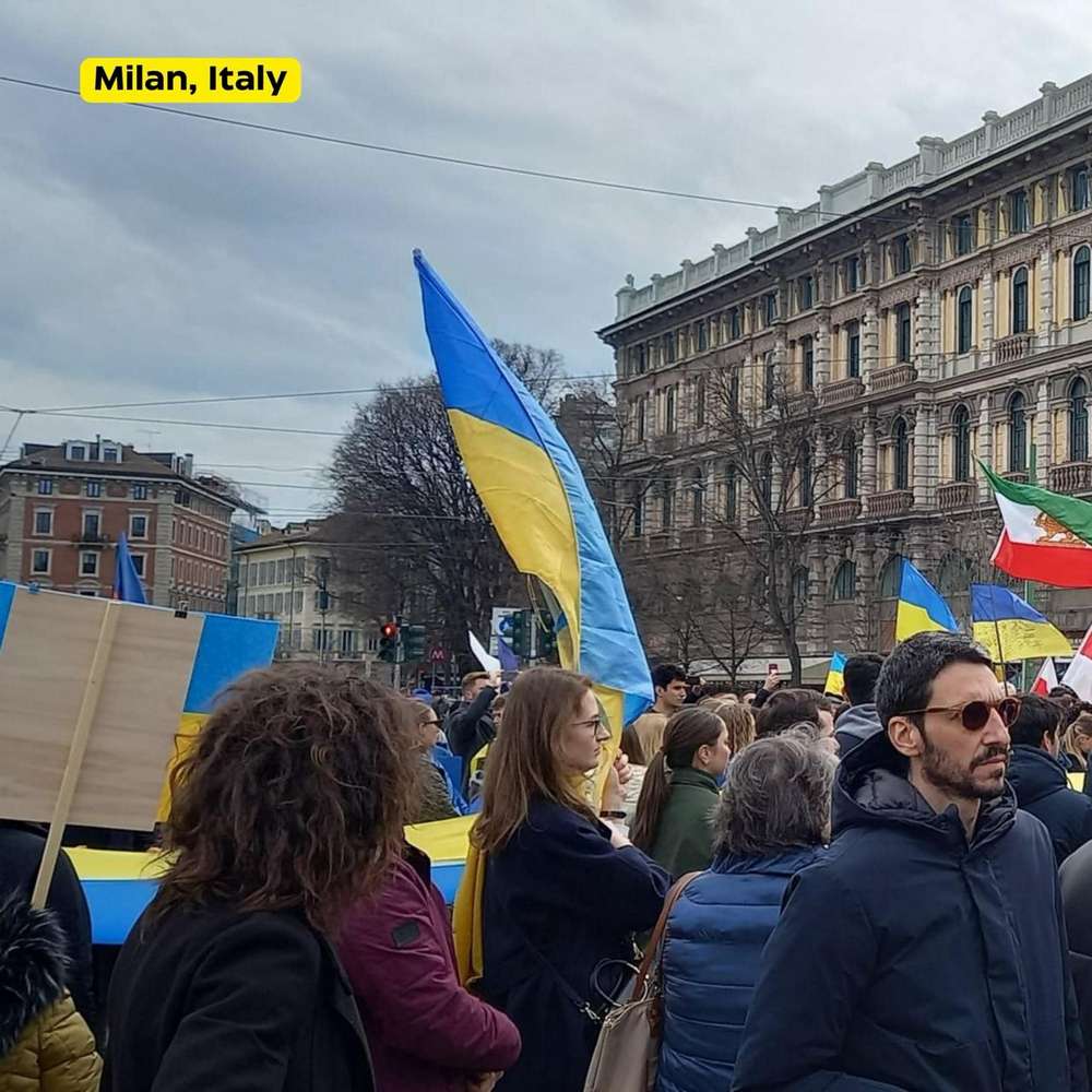 Тисячі синьо-жовтих прапорів на вулицях Європи нагадали про війну в Україні (фото)
