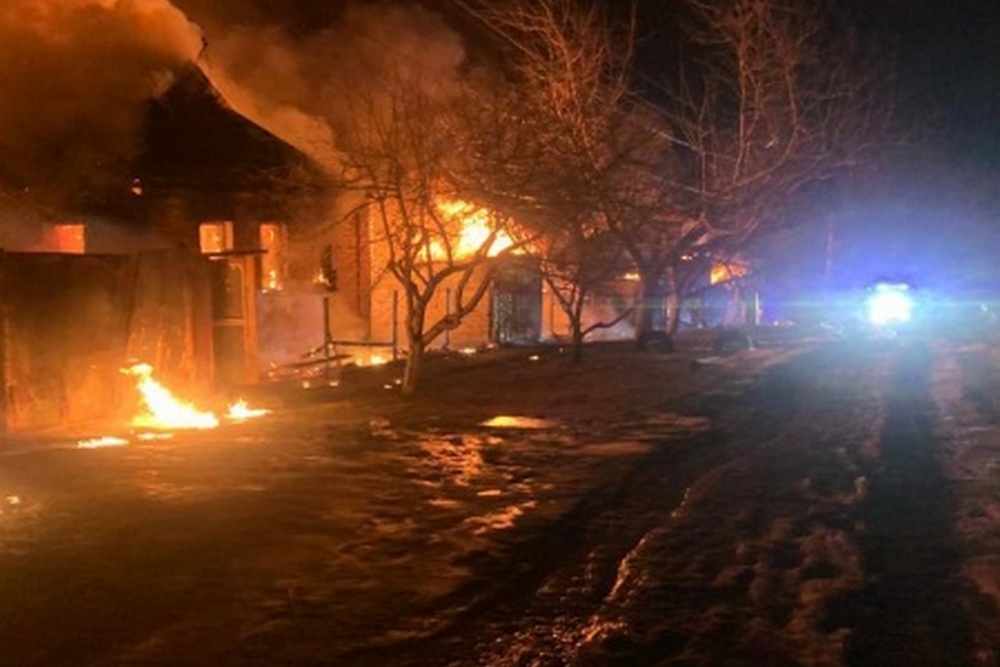 Нічна атака по Харкову – виникла пожежа, серед загиблих – діти (фото)