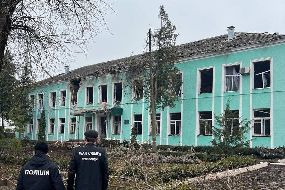 Армія РФ скинула три бомби на Білопілля: понівечено Центр дитячої творчості і будинки