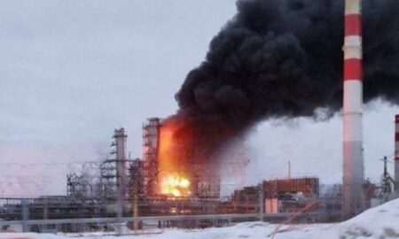 Такого ще в Росії не було: атаки у 8 регіонах, дві уражені нафтобази і прорив кордону (відео)