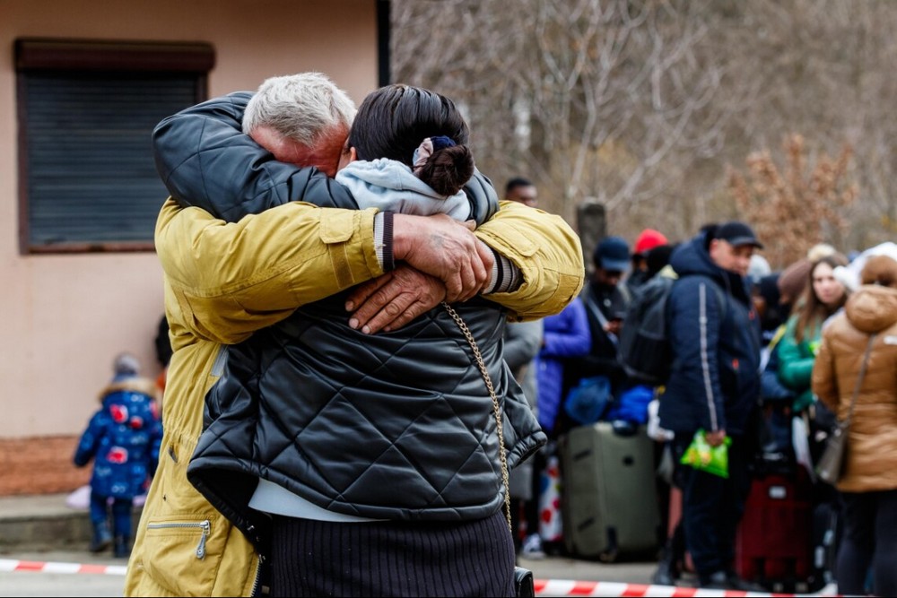 Серед українських біженців побільшало чоловіків і поменшало бажаючих повертатися