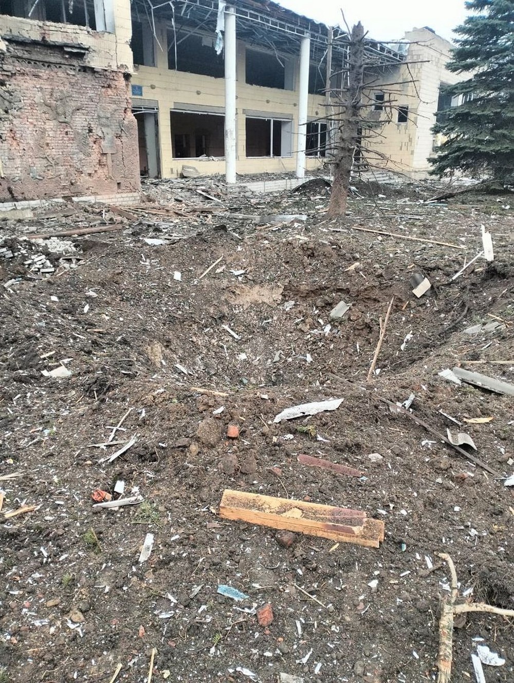 Росіяни знищили центр селища на Сумщині: мешканців закликають евакуюватися (відео)