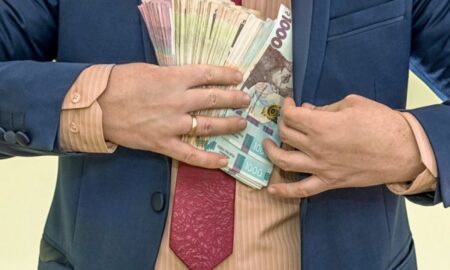 зарплати в українських чиновників