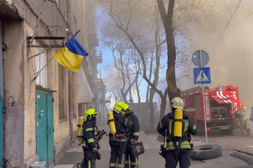 У центрі Одесі спалахнула потужна пожежа (фото, відео)