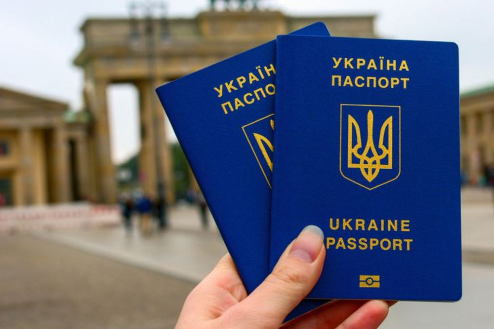 В Україні з 1 квітня зміняться ціни на оформлення закордонного паспорта – скільки доведеться платити