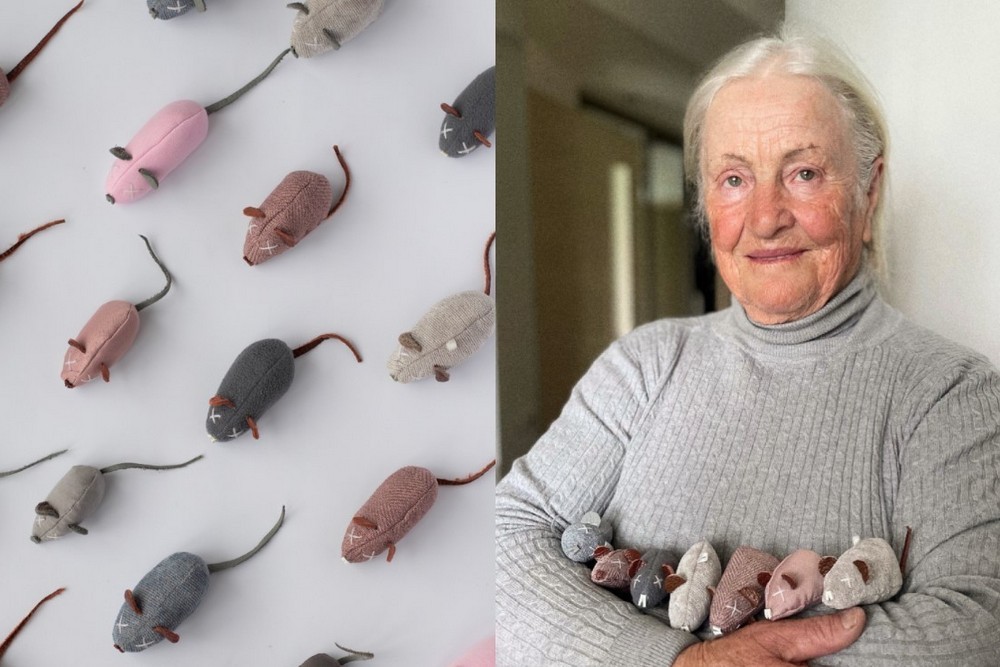84-річна переселенка створює іграшкових мишенят, які допомагають рятувати тварин під час війни