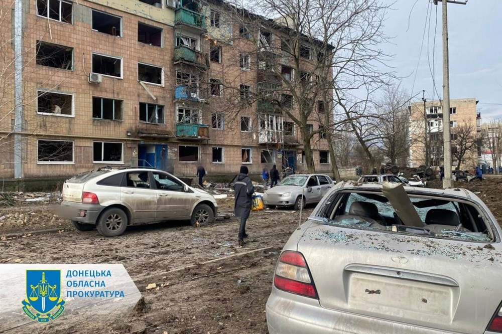 Окупанти масовано обстріляли ракетами Мирноград і Покровськ: багато поранених і руйнувань