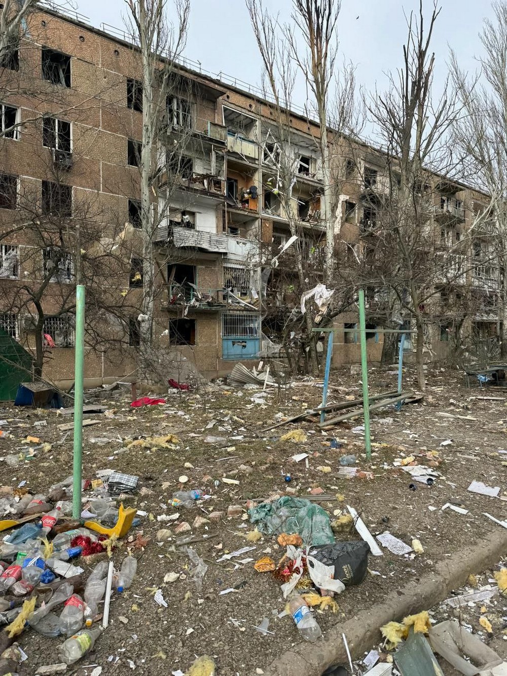 Окупанти скинув бомбу на центр Курахового: вже 16 поранених