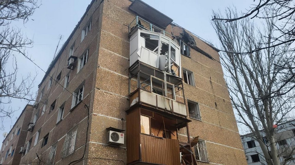Окупанти скинув бомбу на центр Курахового: вже 16 поранених