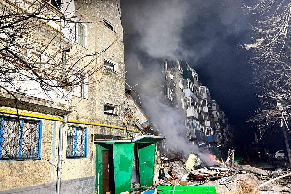 Знищено більше 100 квартир, є загиблі: окупанти вдарили по багатоповерхівкам в трьох містах України
