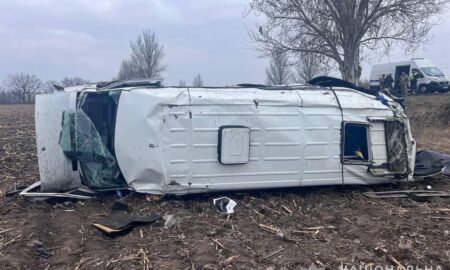 На Дніпропетровщині перекинулася маршрутка з пасажирами: 4 загиблих, 13 постраждалих