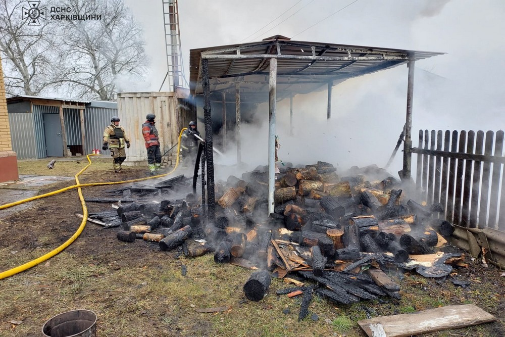 Росіяни вдарили по православному храму на Харківщині: сталася пожежа