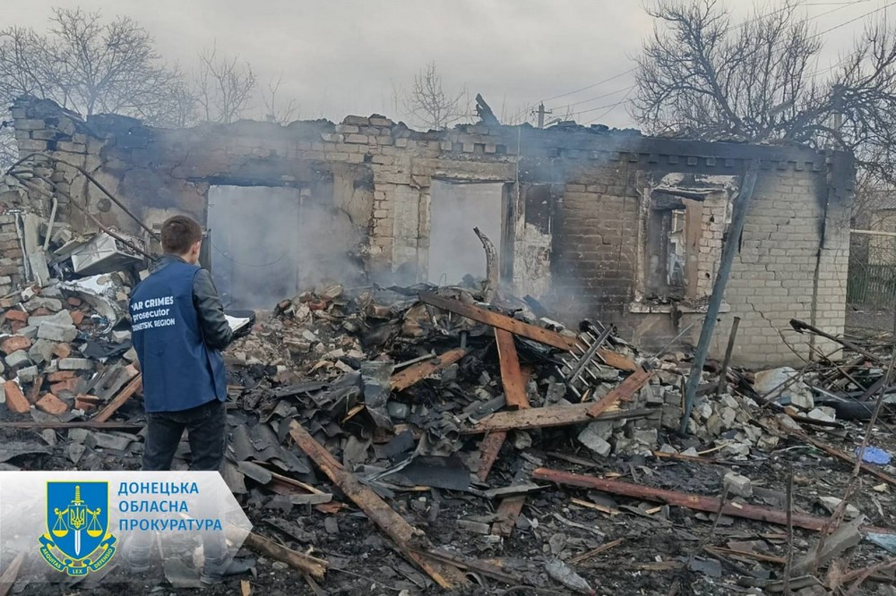 Росіяни вгатили ракетами по Селідовому: на Донеччині є загиблий і поранені, багато руйнувань