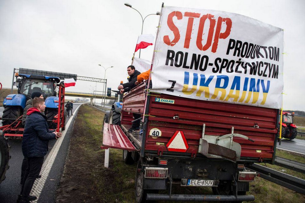 Польські фермери взяли в облогу Варшаву: стартував масштабний страйк (відео)