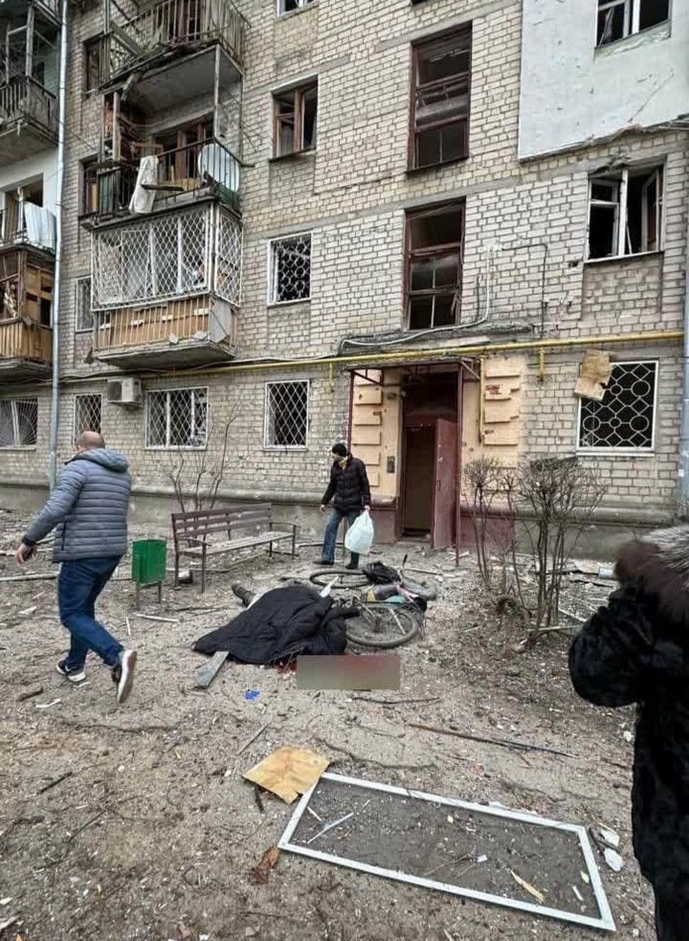 Окупанти завдали удару по житлових будинках у Харкові: є загиблі та поранені