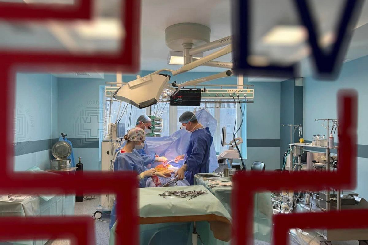 Уламок був за міліметр від серця- львівські медики врятували життя військовому