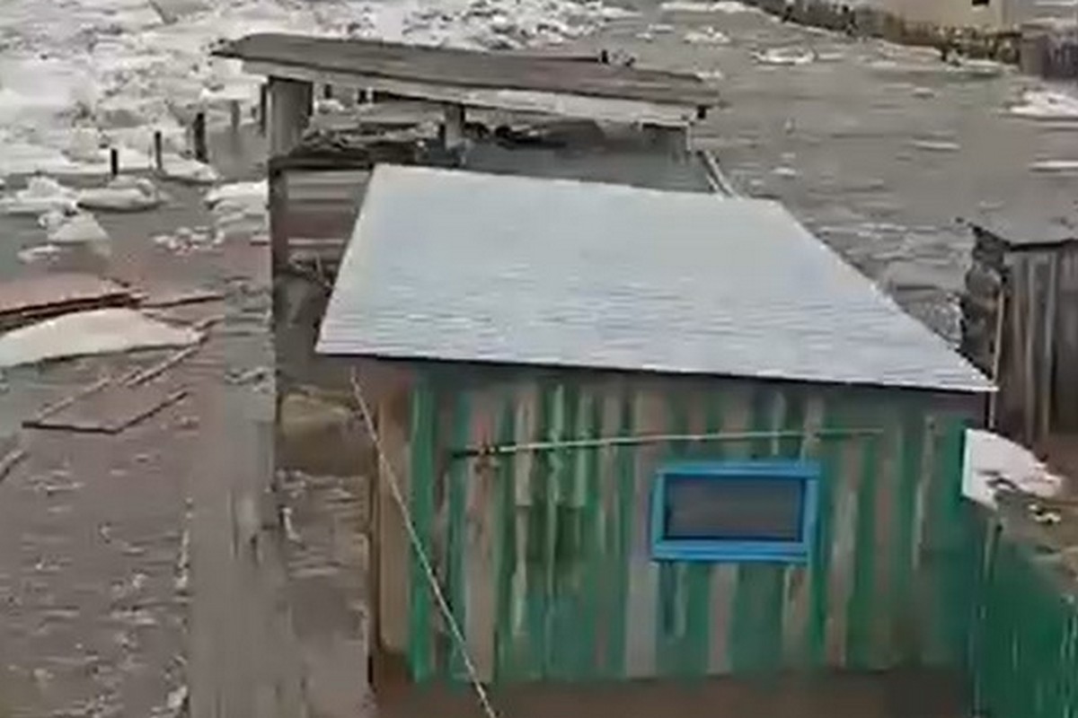 «Чо людей-то не спасают ё ма ё?»: на Росії потоп дістався Західного Сибіру - затопило ще три області (відео)