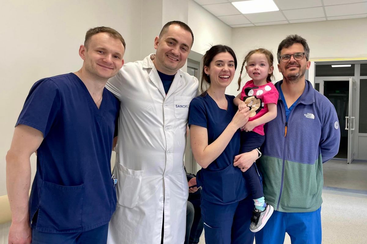 4 річна дівчинка з Північної Ірландії приїхала за порятунком до львівських нейрохірургів