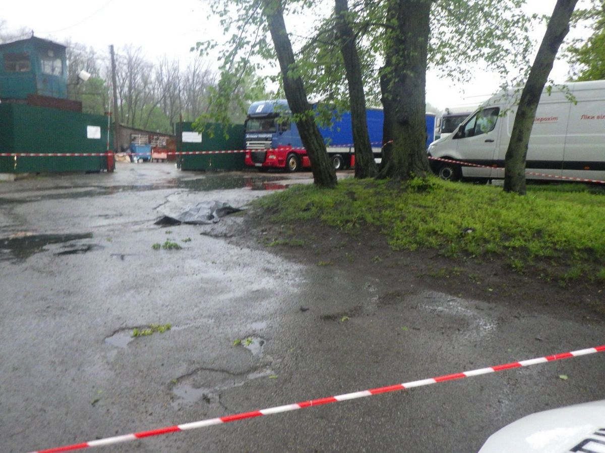 Не виключається самогубство: у Києві чоловік загинув від вибуху гранати