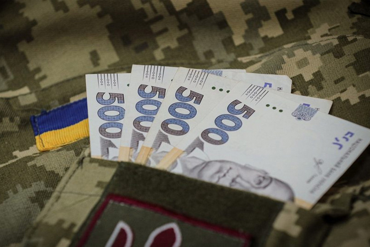 Додаткові виплати військовим — скільки отримуватимуть захисники з 1 травня