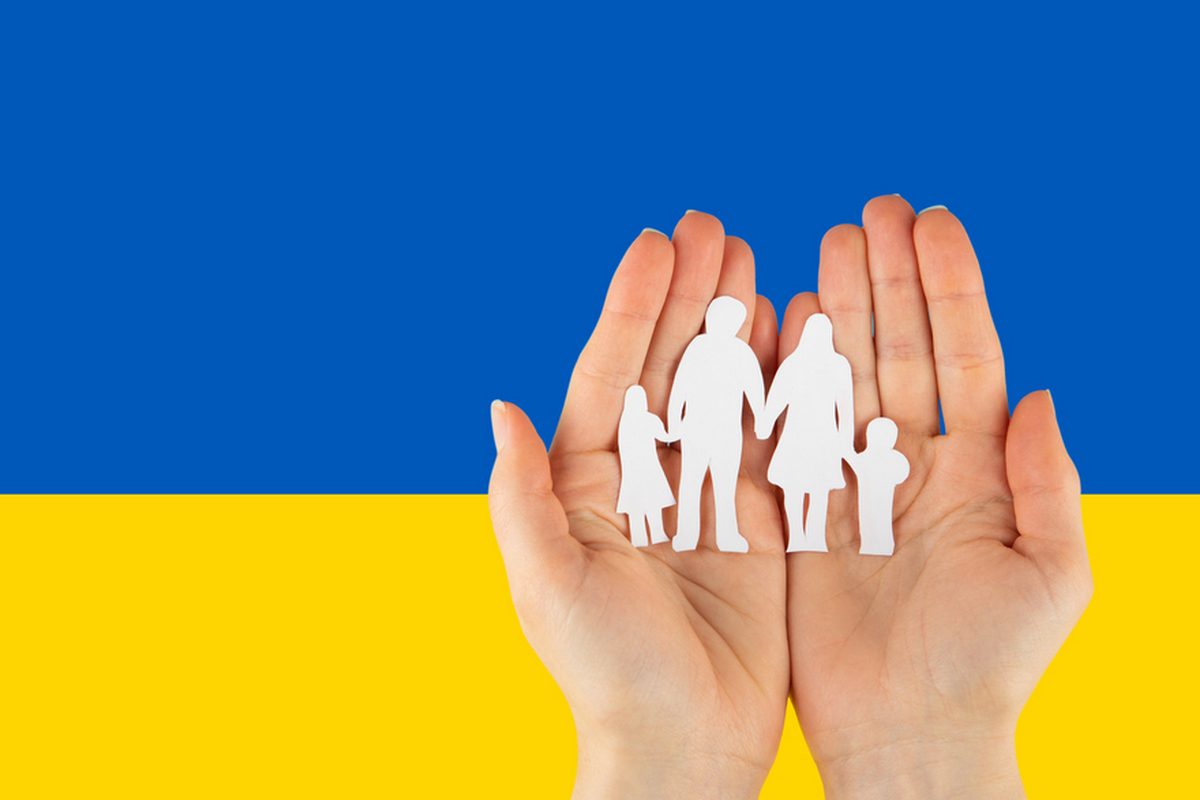 Деякі українці можуть отримати грошову допомогу на дітей, які за кордоном – як оформити