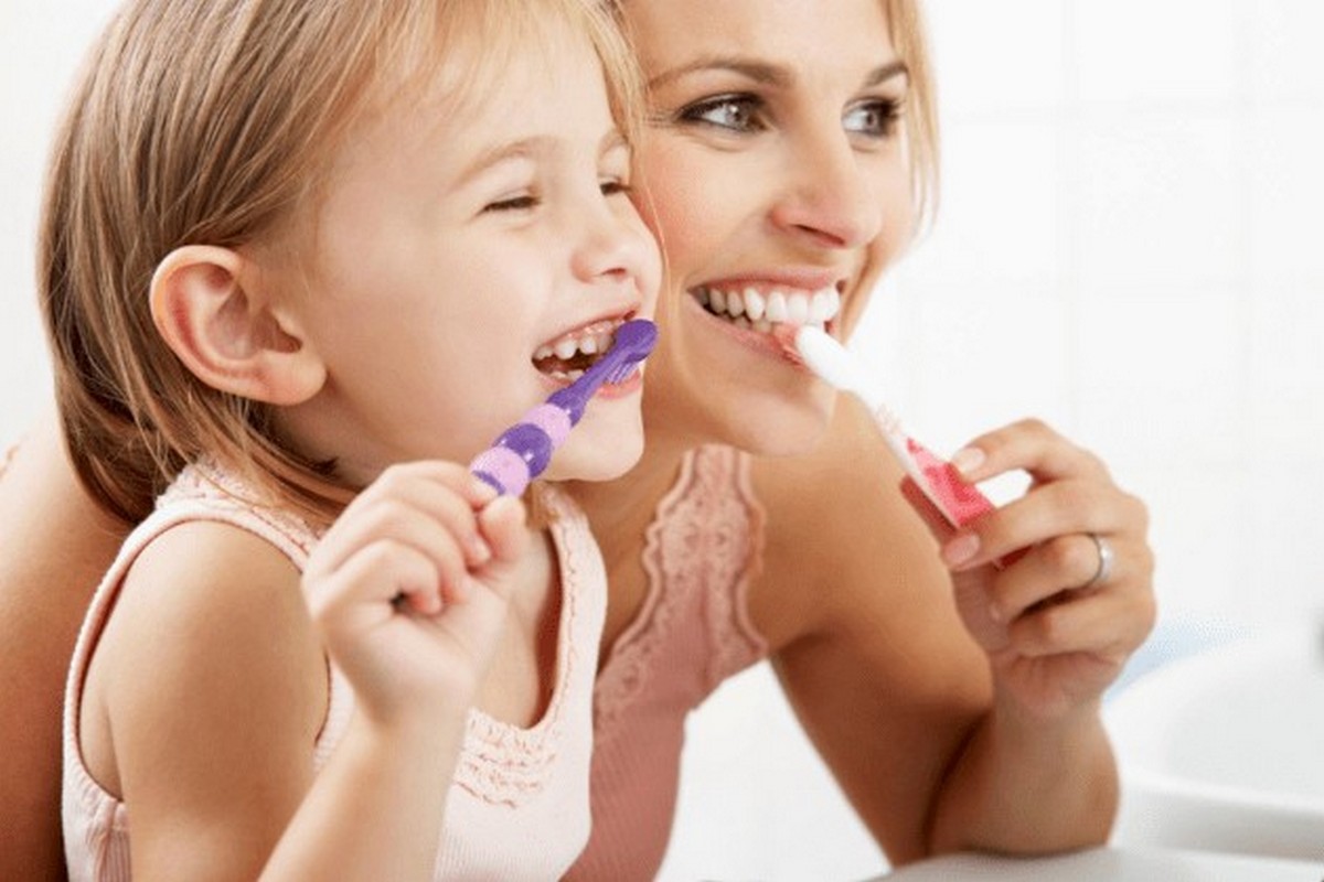 Які поширені помилки при чищенні зубів – відповідь лікаря може здивувати