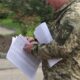 У Чернівецькій області працівник ТЦК стріляв у землю, щоб відлякати групу розлючених людей