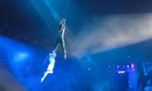 У Запоріжжі артисти зірвались з висоти під час вистави (відео)