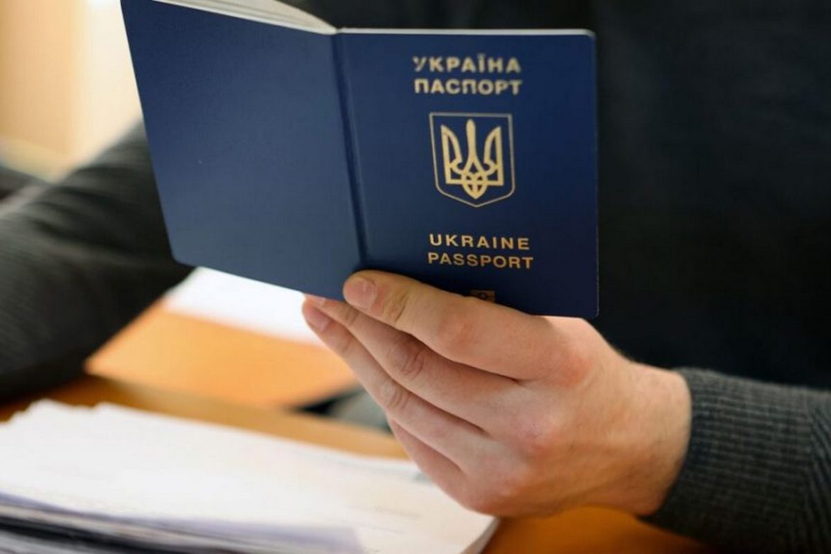 Українці зможуть залишитися у Німеччині з недійсним паспортом – які умови