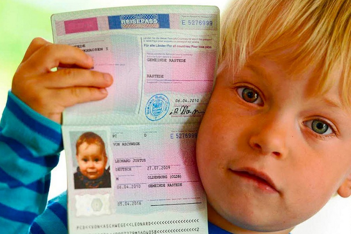 Закордонний паспорт для дитини – як оформити, скільки коштує