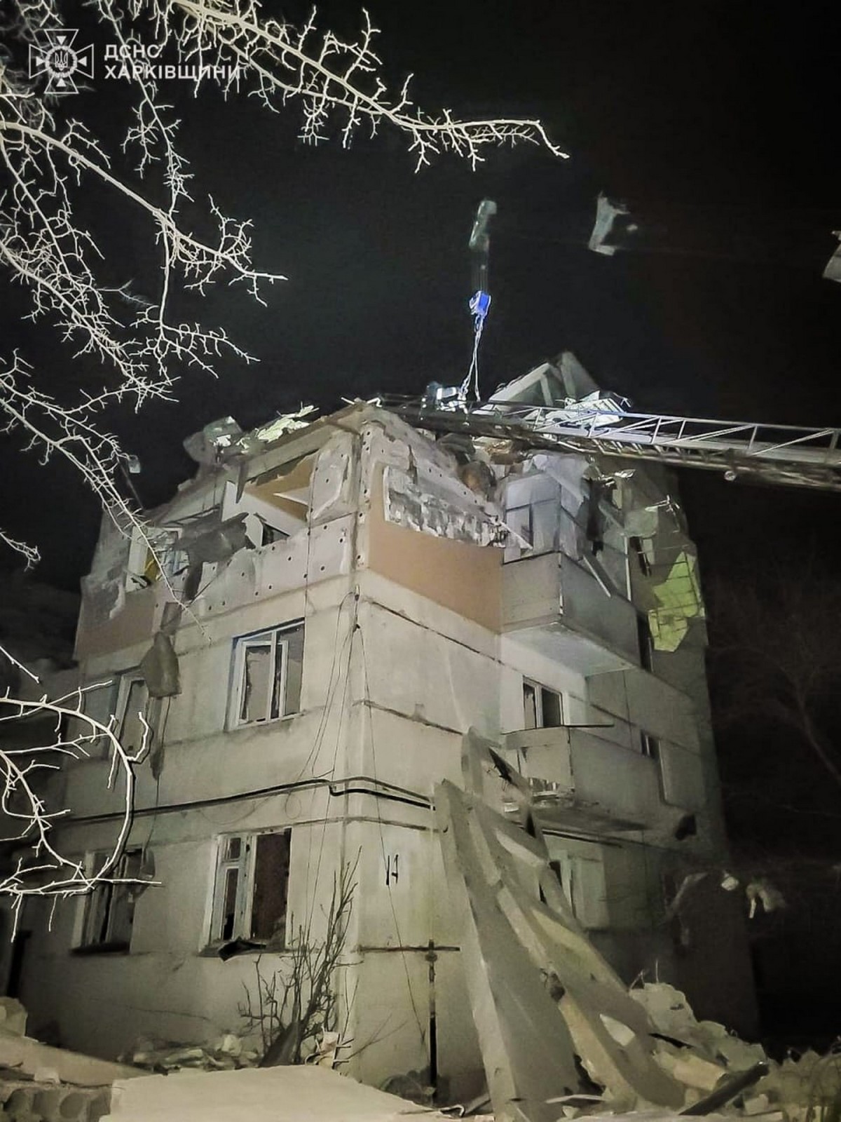 Армія рф розбомбила багатоповерхівку у Куп’янську: загинула жінка