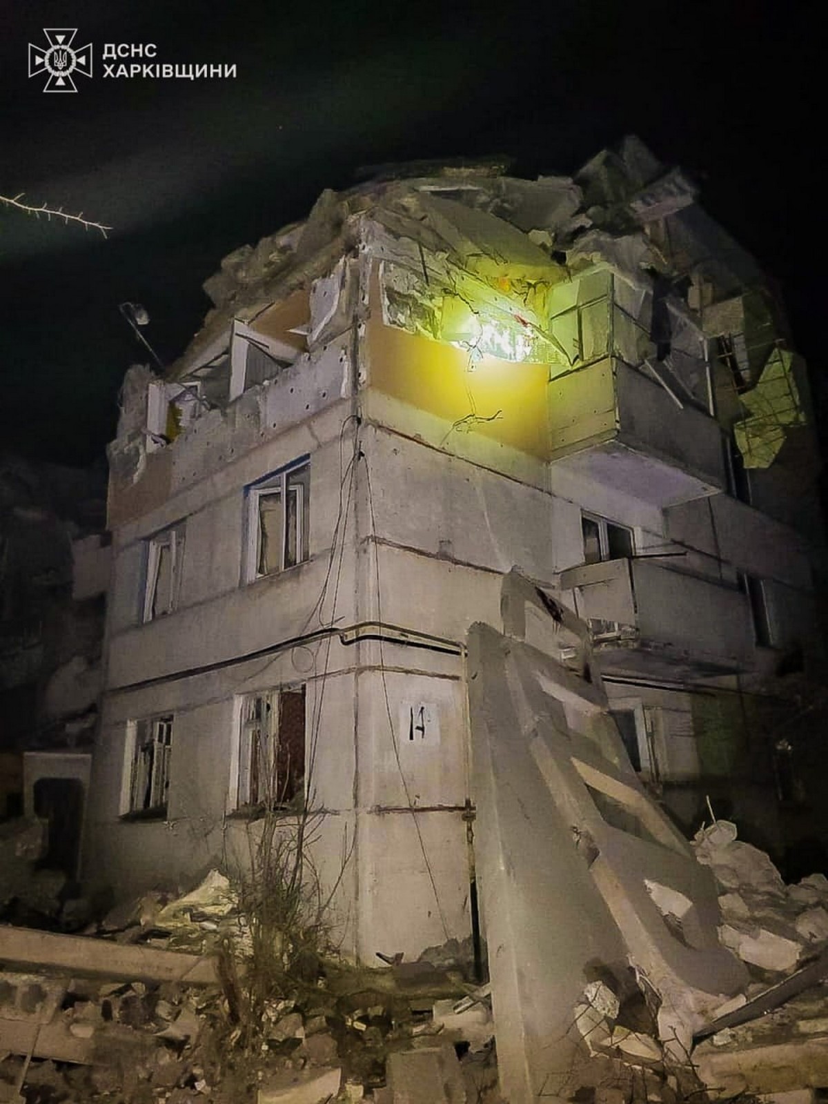 Армія рф розбомбила багатоповерхівку у Куп’янську: загинула жінка