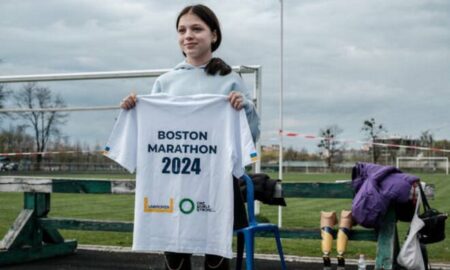 12-річна українка, якій відірвало обидві ноги, пробігла 5 км Бостонського марафону (відео)
