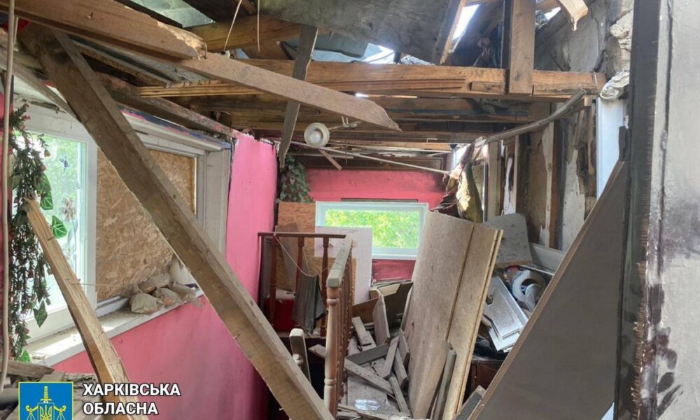 Окупанти обстріляли два міста на Харківщині – є поранені і руйнування (фото)