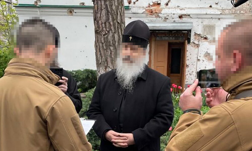 «Підказав» росіянам позиції ЗСУ на Донеччині: СБУ повідомила про підозру митрополиту Святогірської лаври