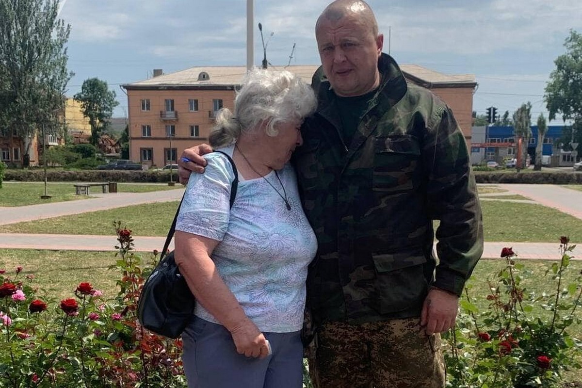 Жінка з Дніпропетровщини втратила на війні доньку і сина: вона придбала для фронту пікап в пам’ять про них
