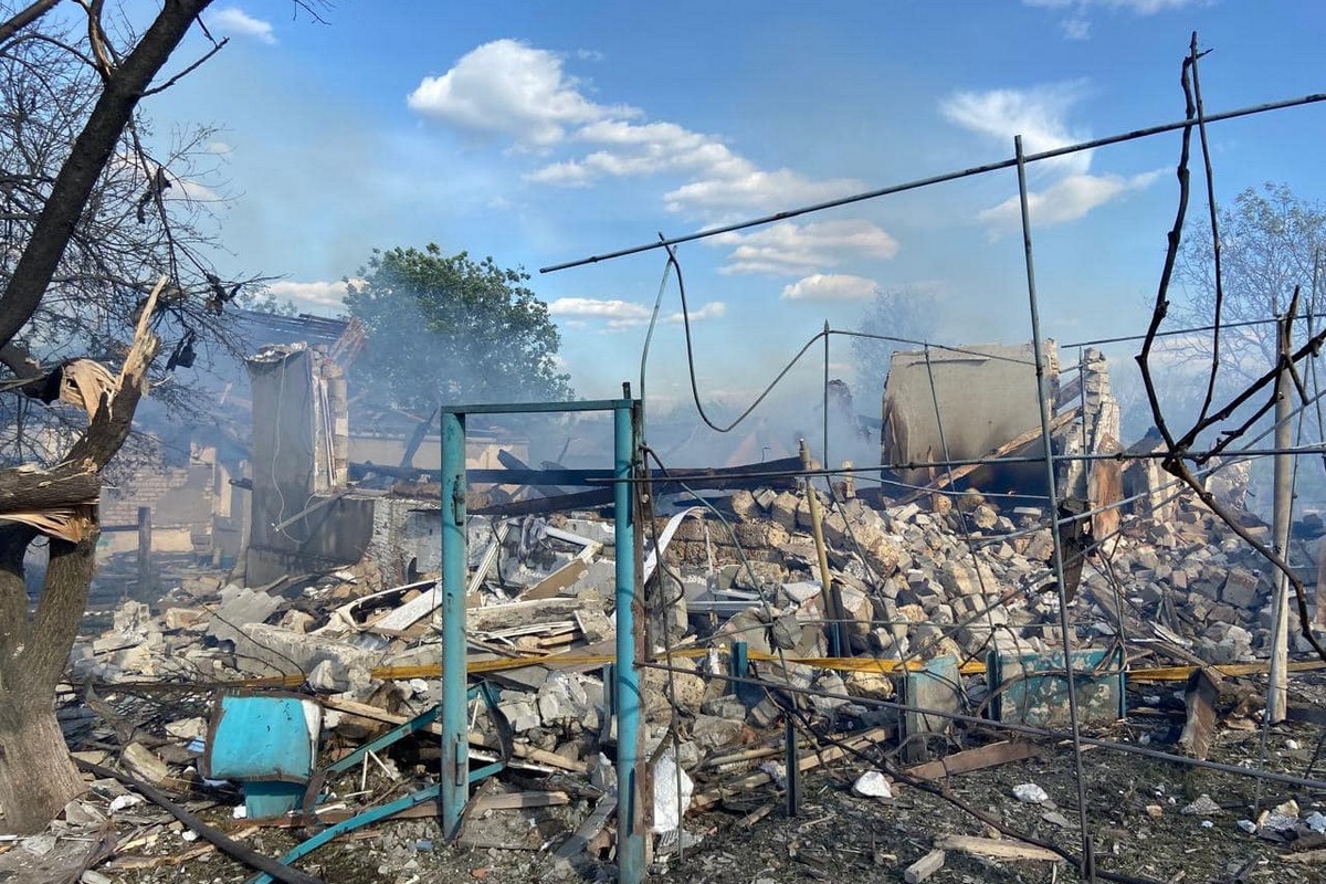 «Здригнулося все, ніби почався землетрус»: російська бомба знищила цілу вулицю в селі на Харківщині