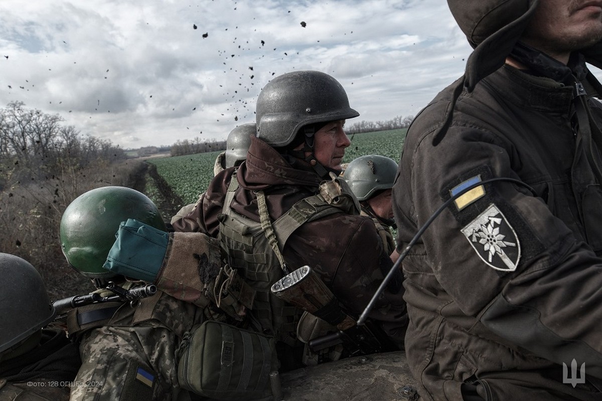 14 травня на фронті: знищили літак і 1400 окупантів, роблять усе, щоб ворог не просунувся вглиб України