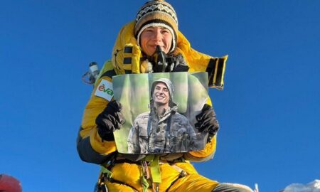 Альпіністка з України Антоніна Самойлова за добу піднялася на Еверест і Лхоцзе. Вона стала першою українкою, яка підкорила цю вершину.