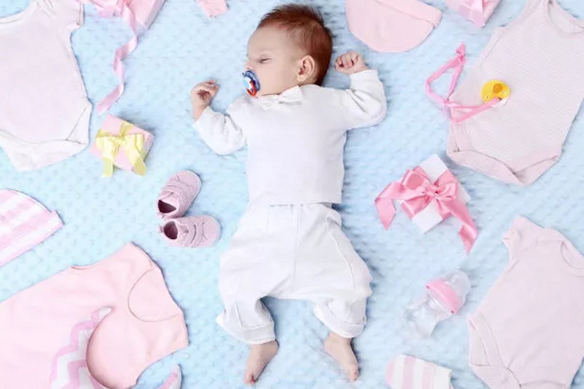 Одяг для новонароджених - педіатр розповіла, наща звернути увагу при виборі речей