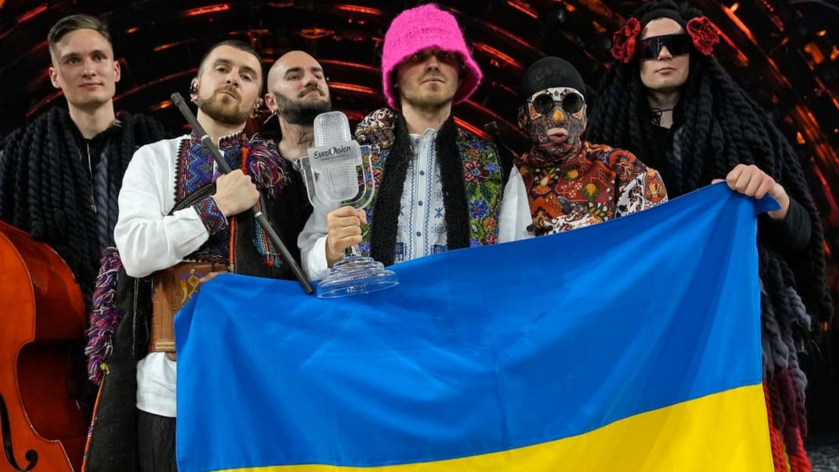 Український гурт Kalush Orchestra з треком «Стефанія» переміг у конкурсі Євробачення з великим відривом, здобувши рекордний 631 бал загалом від міжнародного журі та глядачів