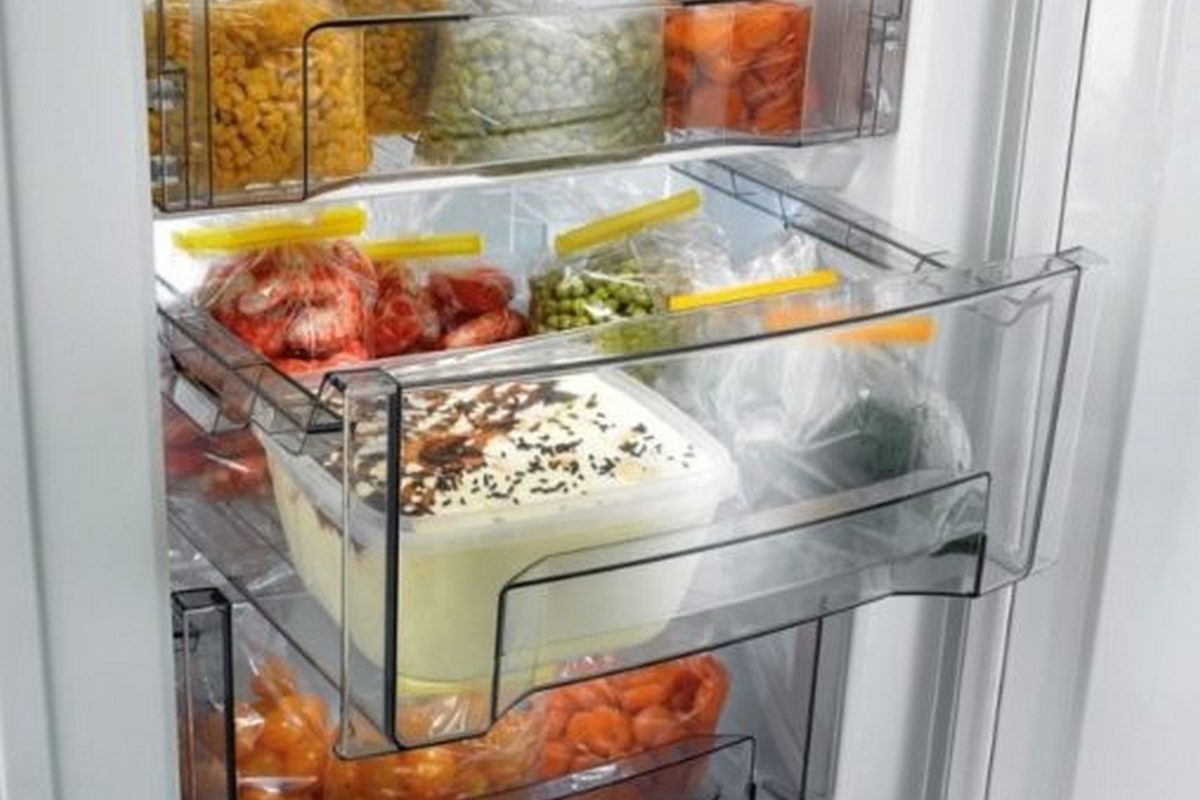 Як довго можна зберігати салати у холодильнику – корисні поради