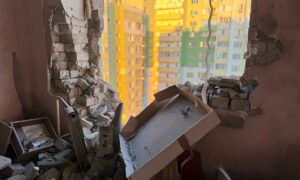 Палали автівки і кришились будинки: Бєлгород не спав цієї ночі (фото, відео)