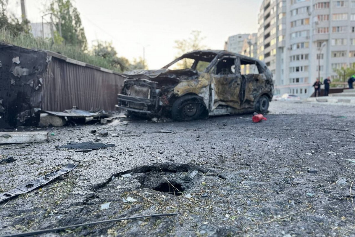 Палали автівки і кришились будинки: Бєлгород не спав цієї ночі (фото, відео)