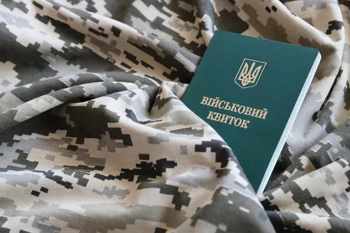Як українцям за кордоном стати на військовий облік - деталі