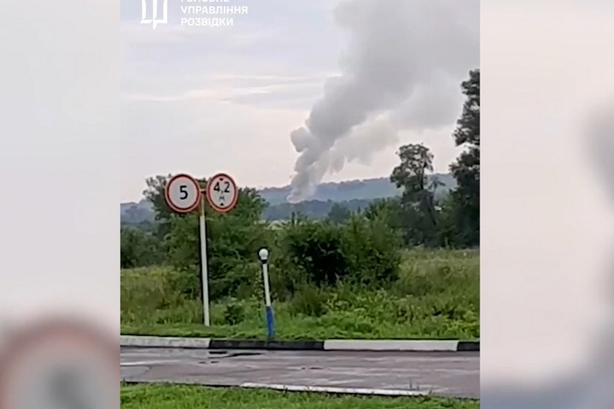 Розвідники уразили польовий склад боєприпасів у Воронезькій області на площі 3500 квадратних метрів (відео)